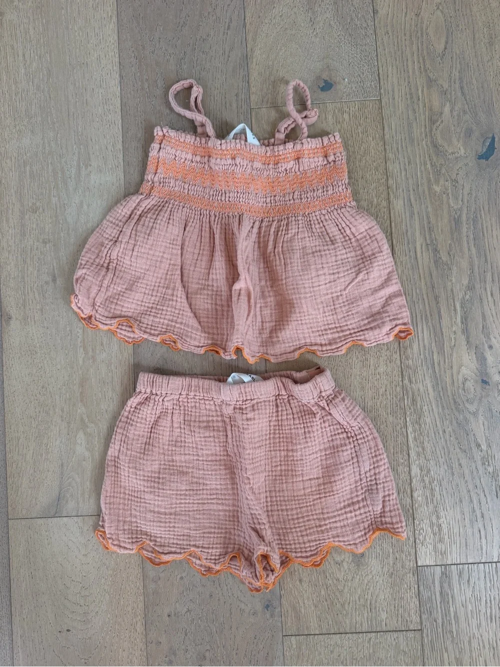 H&M Adorables Pink Gauze Smocked Crop Top & Scalloped Shorts Set 4T